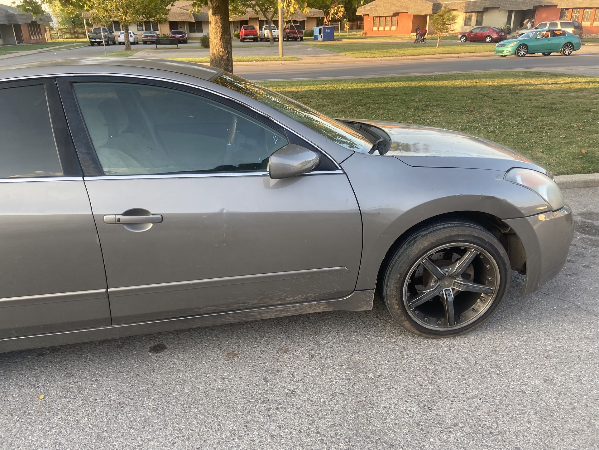 Brown Nissan Ultimate 2008