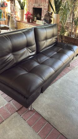 Sofá cama.  Del Costco.