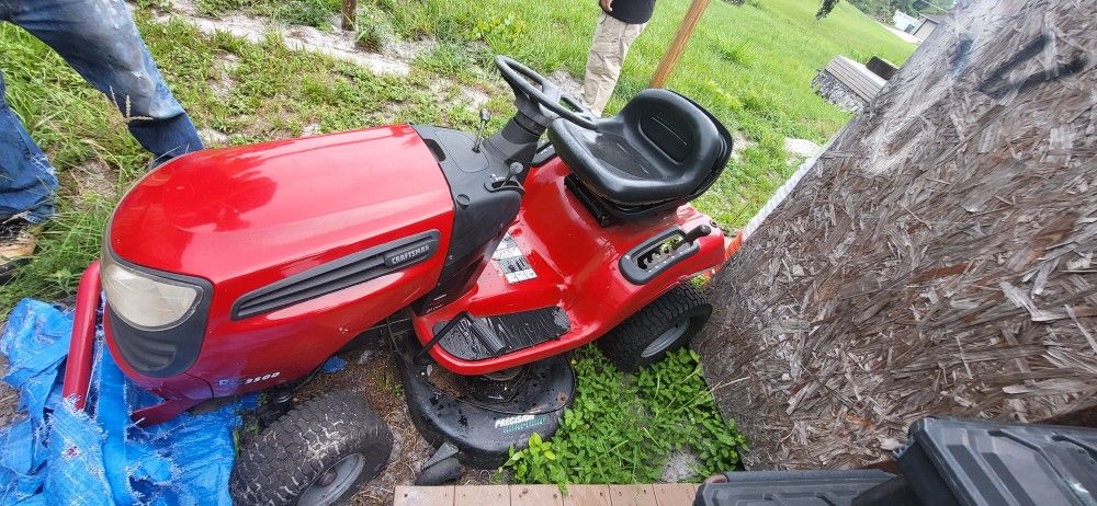 Sit Lawn Mower / Located FL