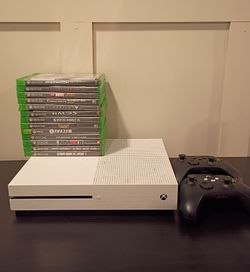 Xbox One S Bundle w/3 Controllers + 10 games