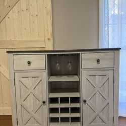 Stylish Wooden Bar Cabinet 