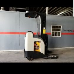 Order Picker Or Reach Truck Crown 