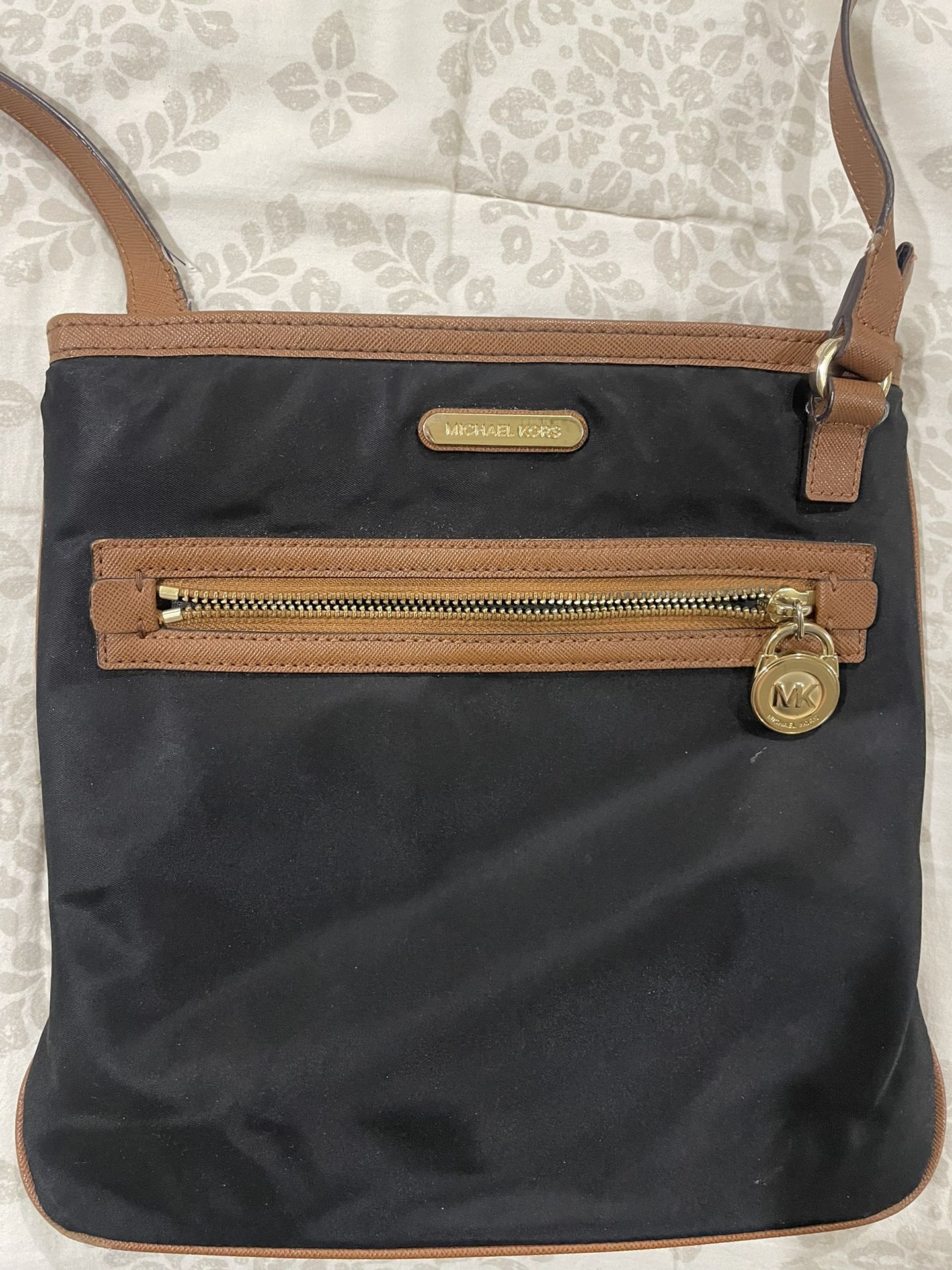 Michael Kors Kempton Crossbody Bag EUC