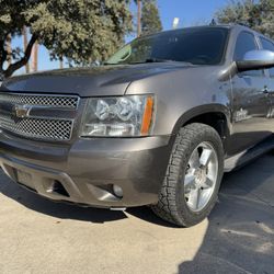 2011 Chevrolet Suburban!!
