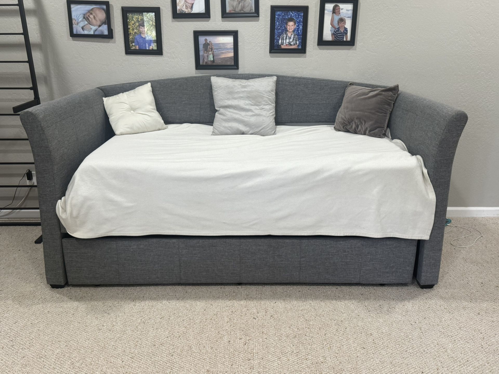 Daybed With Trundle