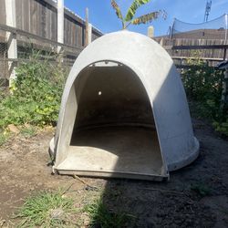 Igloo dog house
