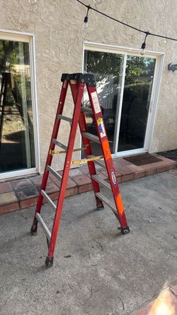 Werner Fiberglass Step Ladder