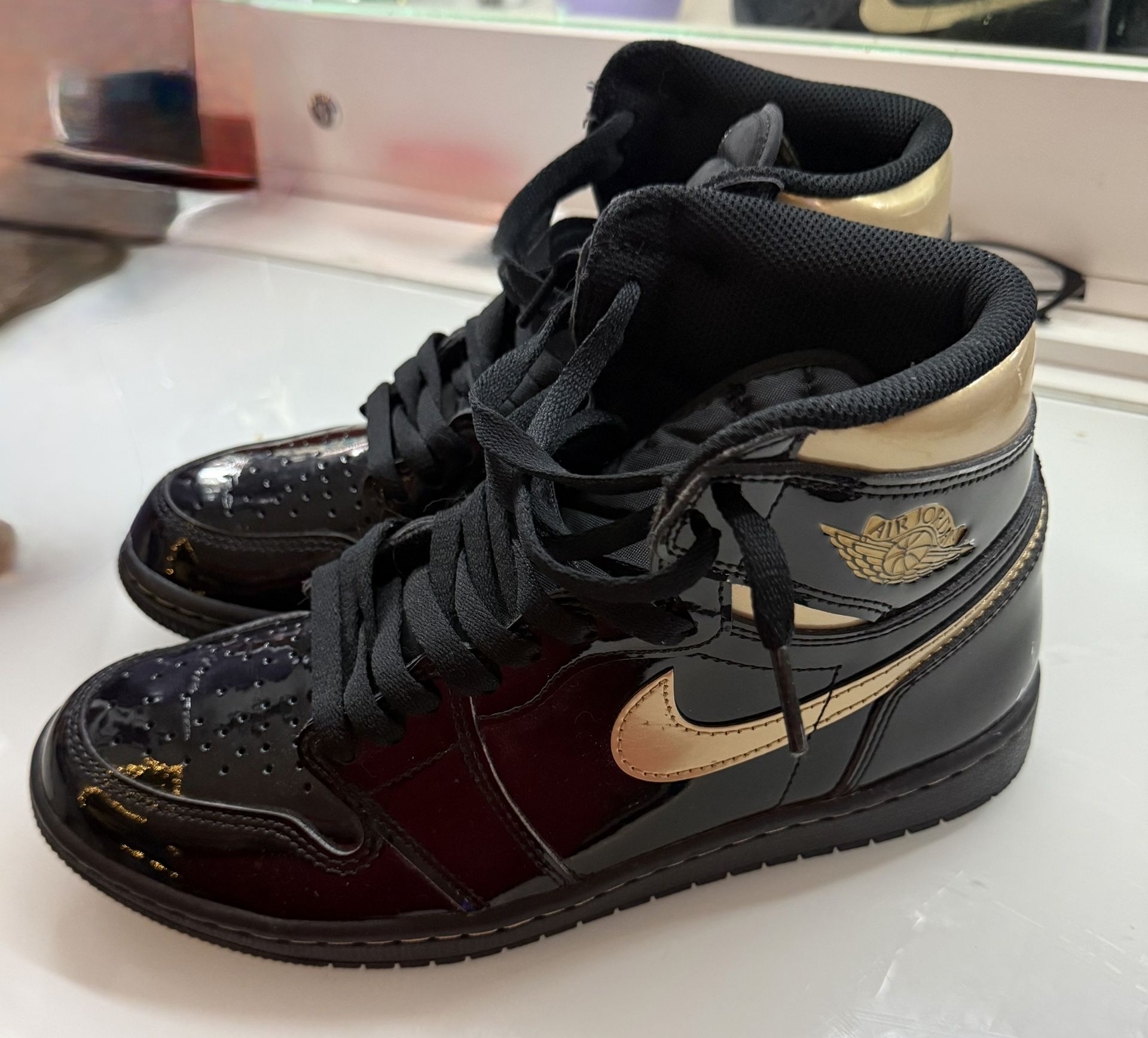 Nike Air Jordan 1 Retro High Black Metallic Gold