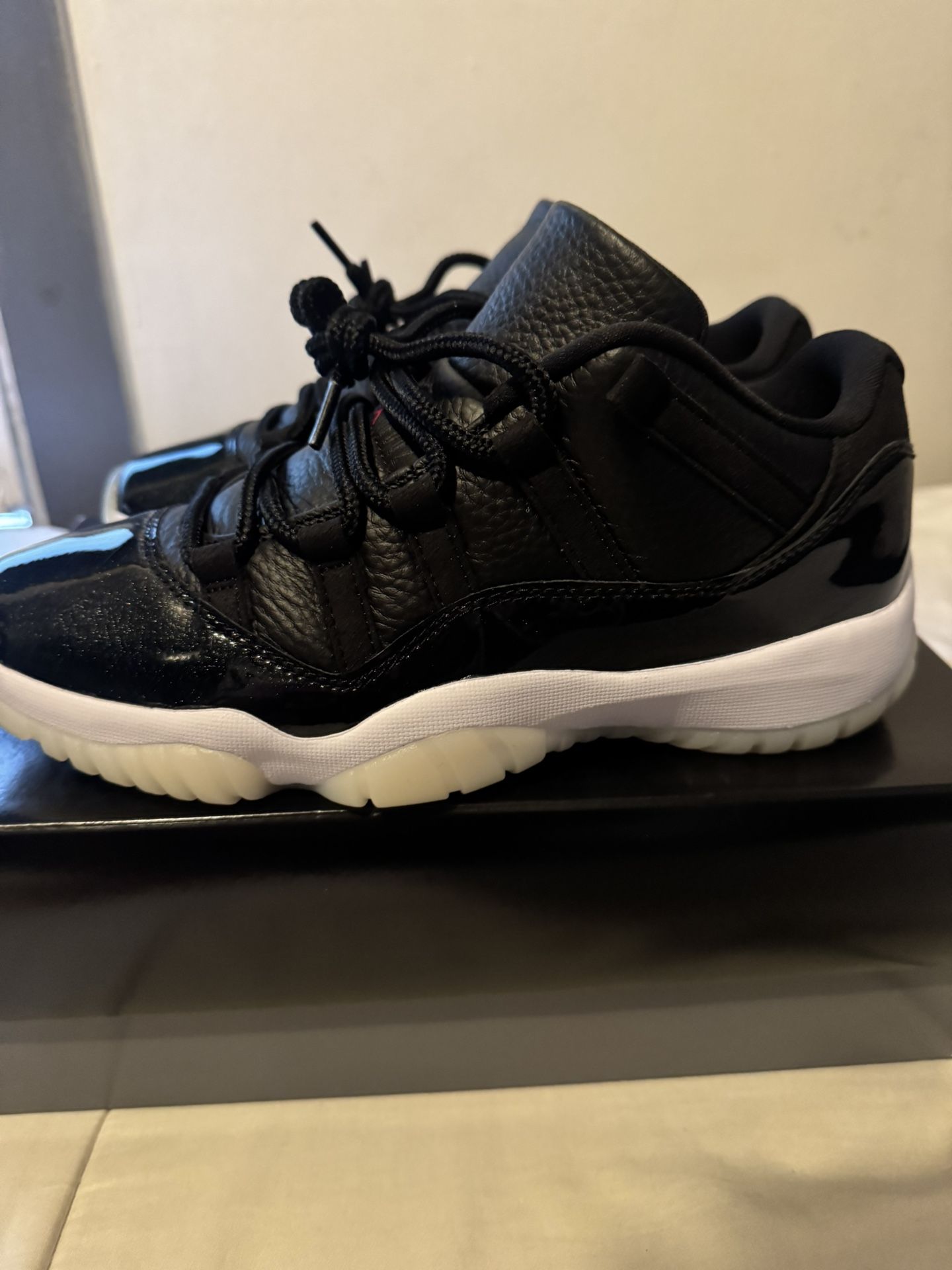 Jordan 11 Low 72-10 