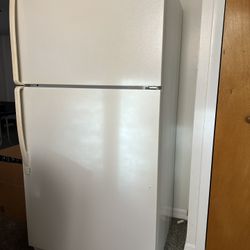 Refrigerator / Nevera