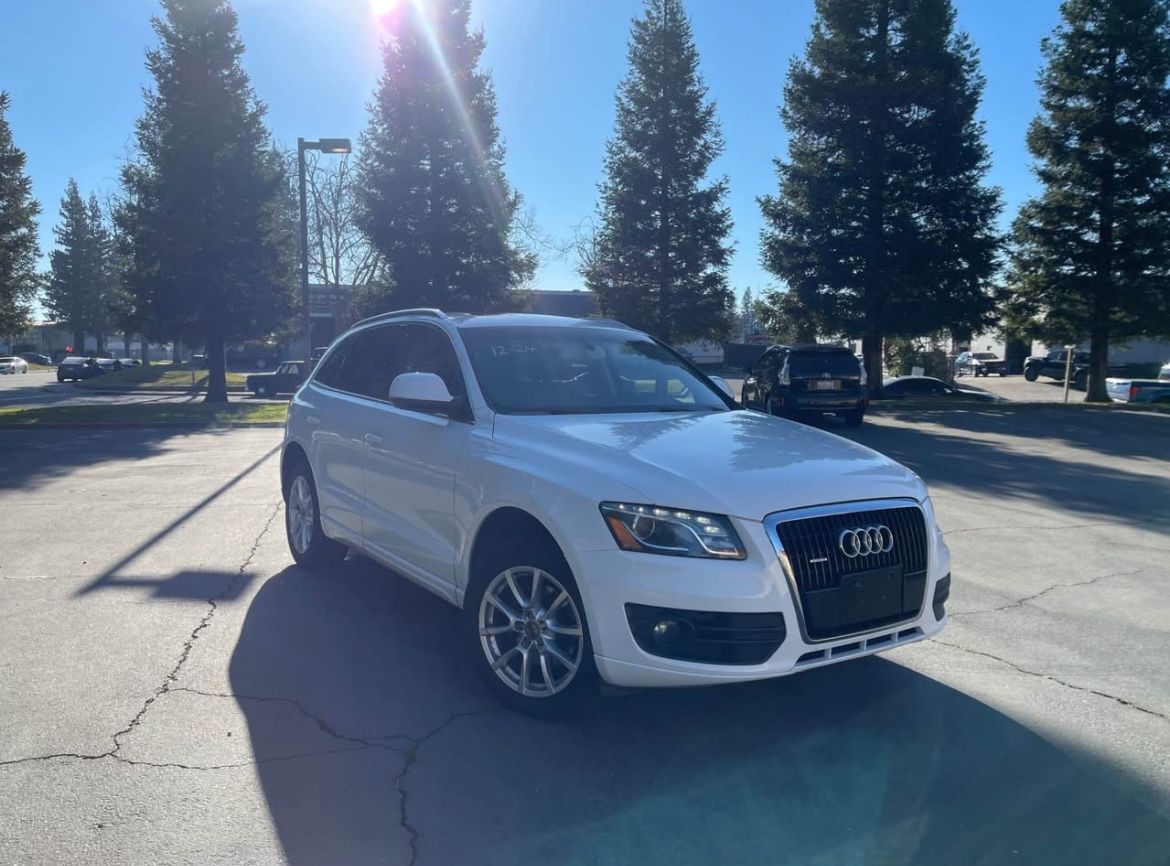 2010 Audi Q5 Premium Quattro Premium
