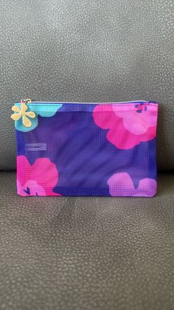 New Without Tags Ipsy Mesh Flower Charm Cosmetic Makeup Toiletry Pouch Bag