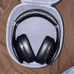 Samsung Level Over Headphones