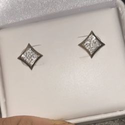 10k Gold And Diamond Earrings 