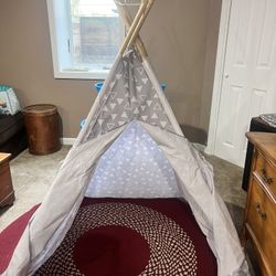 CHILDREN’S INDOOR TENT/TEEPEE 