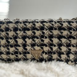 New Purse / Guess Shoulder Purse 