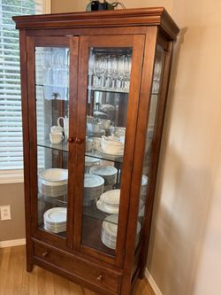 Cabinet with dishes