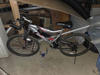 Mongoose omnicron mountain bike