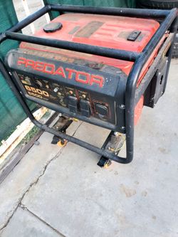 6500 Watts 120V 220V PREDATOR Generador Used