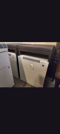 Bench with storage with wheels