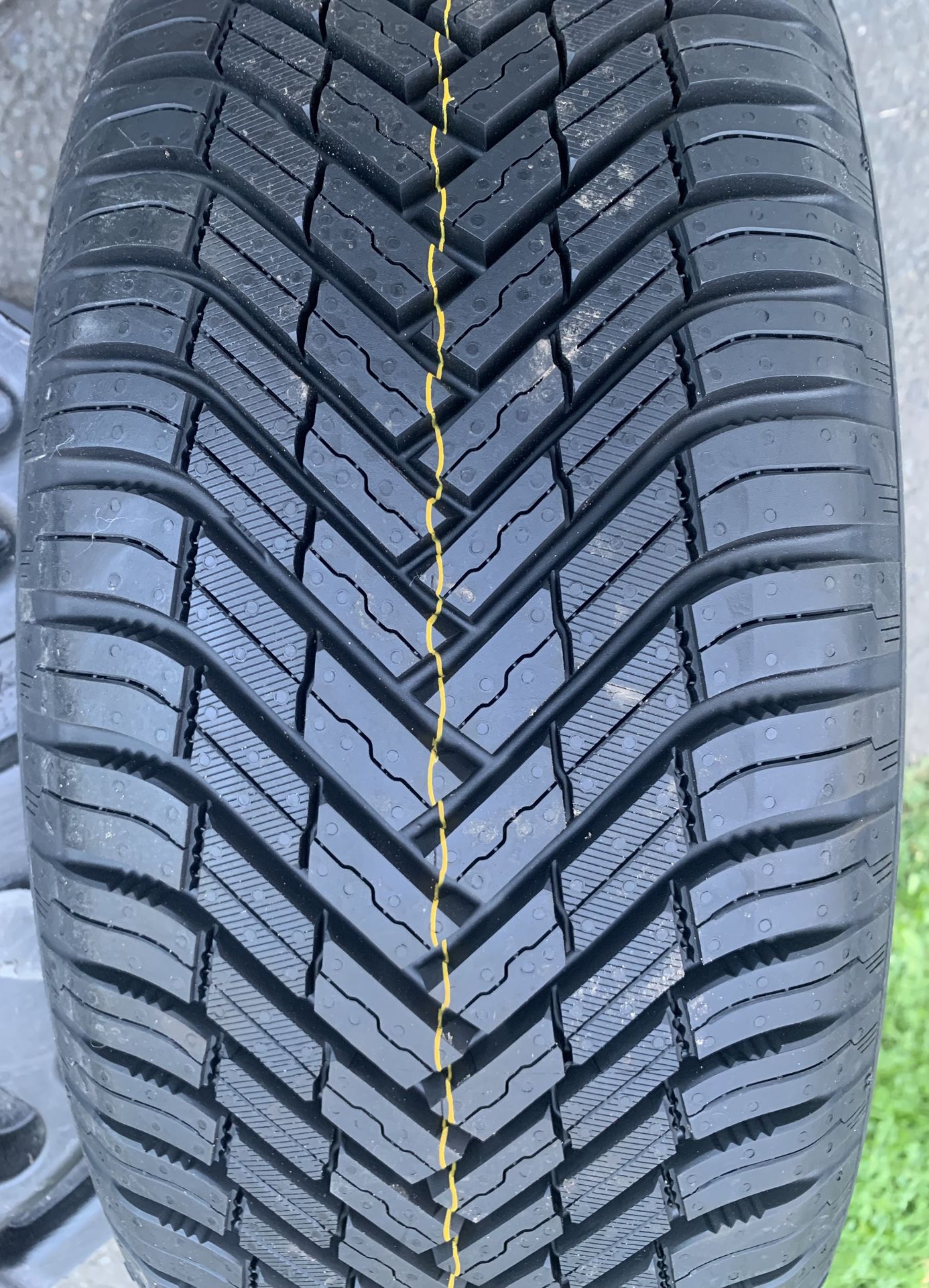 4 New All-Season Tires 205/60R16