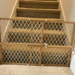 Evenflo Position & Lock Value Adjustable Wood Baby Gate, (Natural), Fits Openings 26 - 42 in. Wide