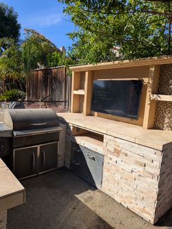 Large outdoor kitchen 8k or best offer