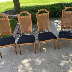 4 Gorgeous Kitchen Chairs
