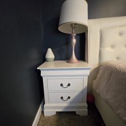 2 Bedside End Tables And 2 Lamps
