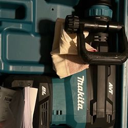 Makita Demolition Hammer 40/80 Volt