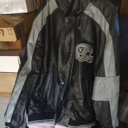 **SIZE XXL USED MEN'S NFL RAIDERS LEATHER JACKET**