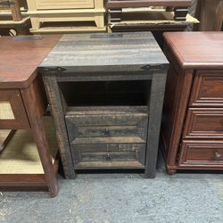 T4TREAM 18" Farmhouse Nights tand with Charging Station