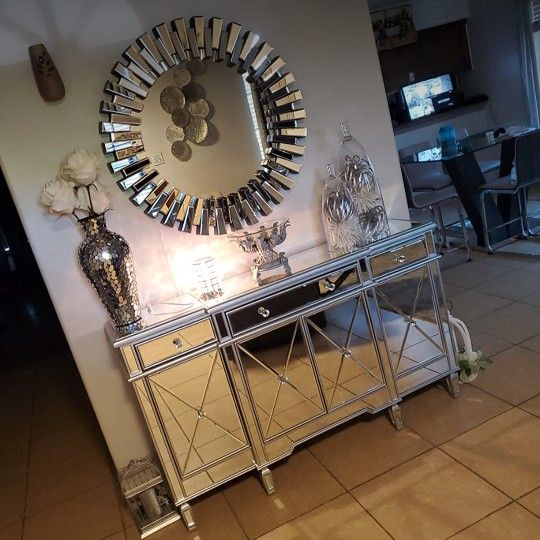 MIRRORED HUTCH - ENTRY TABLE - DECOR
