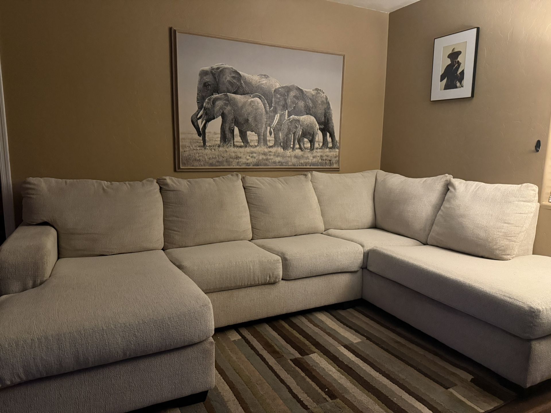 Ashley Furniture 2 Piece Sectional !! Free Delivery !!