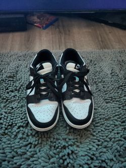 Nike Tennis shoes  b, 5 and a 1/2. Very good conditions.