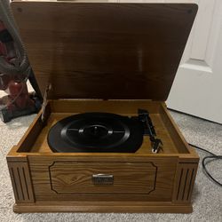 Thomas Pacconi record player