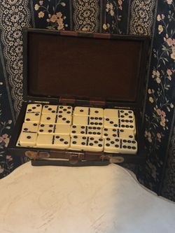 Domino set