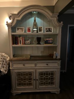 Kitchen cabinet dresser