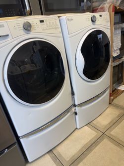 Whirlpool front load washer and gas dryer set