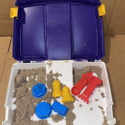 Kinetic Sand, Folding Sand Box with 2lbs Play Sand, 7 Molds & Tools, Sensory Toys for Kids Ages 4