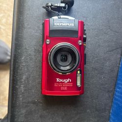 Olympus Tough. F 2.0