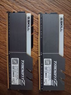G.Skill Trident Z RGB 16 GB (2 x 8 GB) DDR4-4400 CL18 Memory