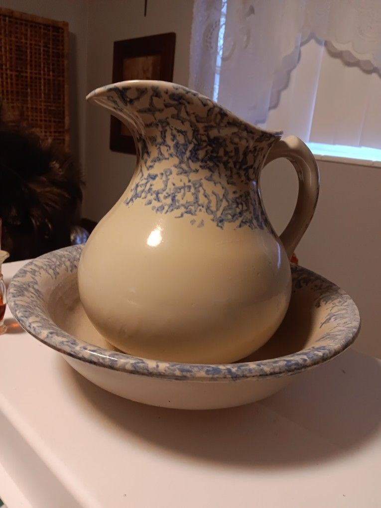 Vintage Rrp Pottery Spongeware Bowl And Pitcher