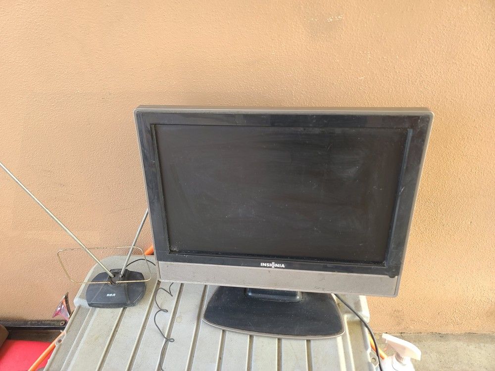 Two Monitors In Good Working Order /antena