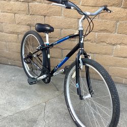 VENTURE SERIES RALEIGH CRUISER BIKE 