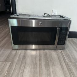 GE 1.7cu ft Over The Range Microwave With Sensor Cooking