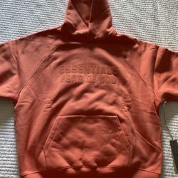 🪸 Essentials Fear of God Hoodie – Coral (S–XL) 🪸  Model is 5’10 wearing size M – perfect oversized fit.  Stand out with the fresh, vibrant Coral Ess