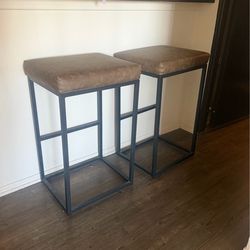 2 barstools