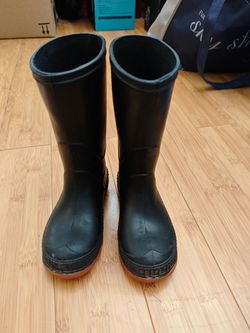 Kids rain boots - size 6