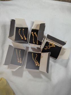 Avon vintage gold tone drop ball earrings